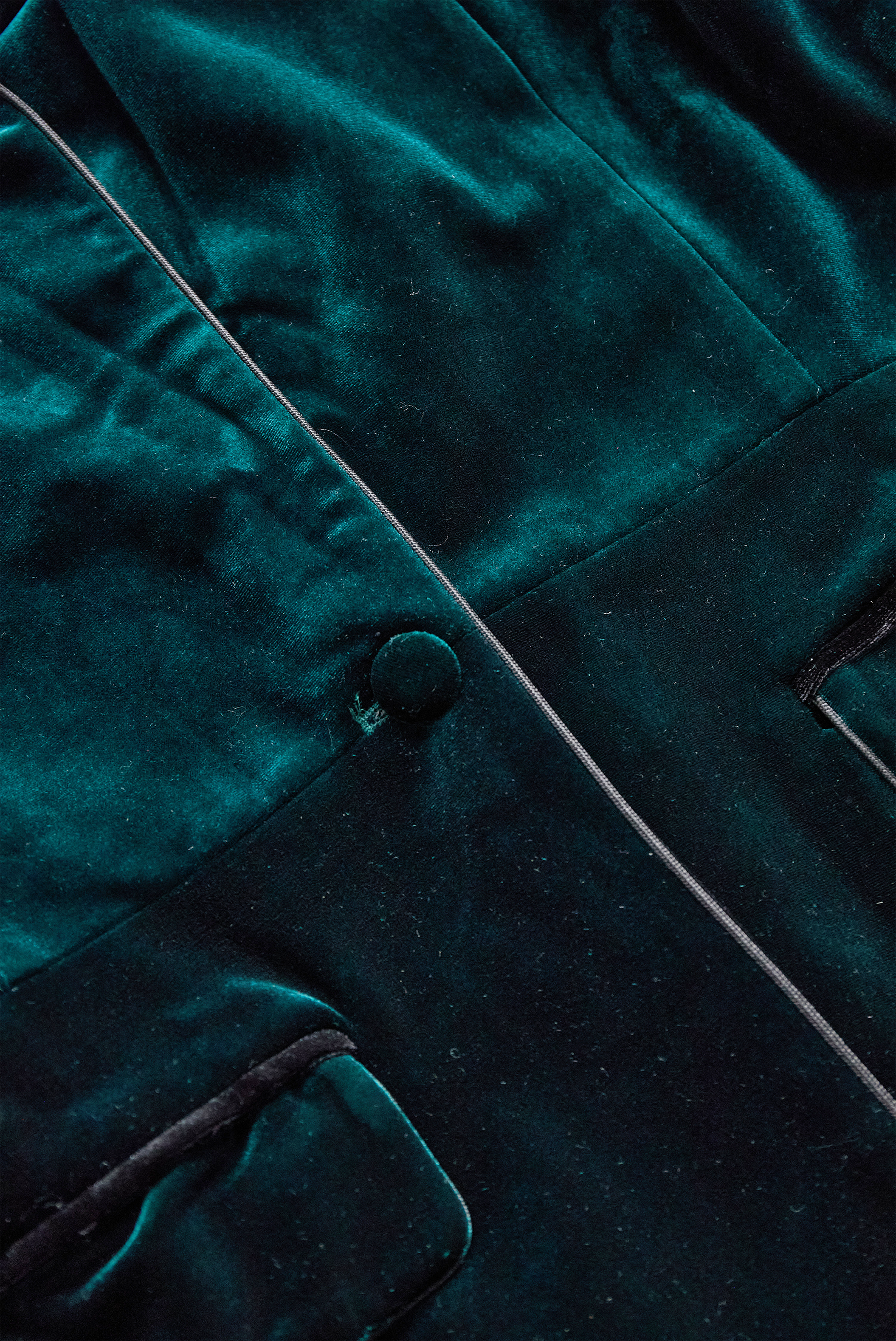 Emerald Velvet Blazer with Satin Lapels and Rose Embroidery